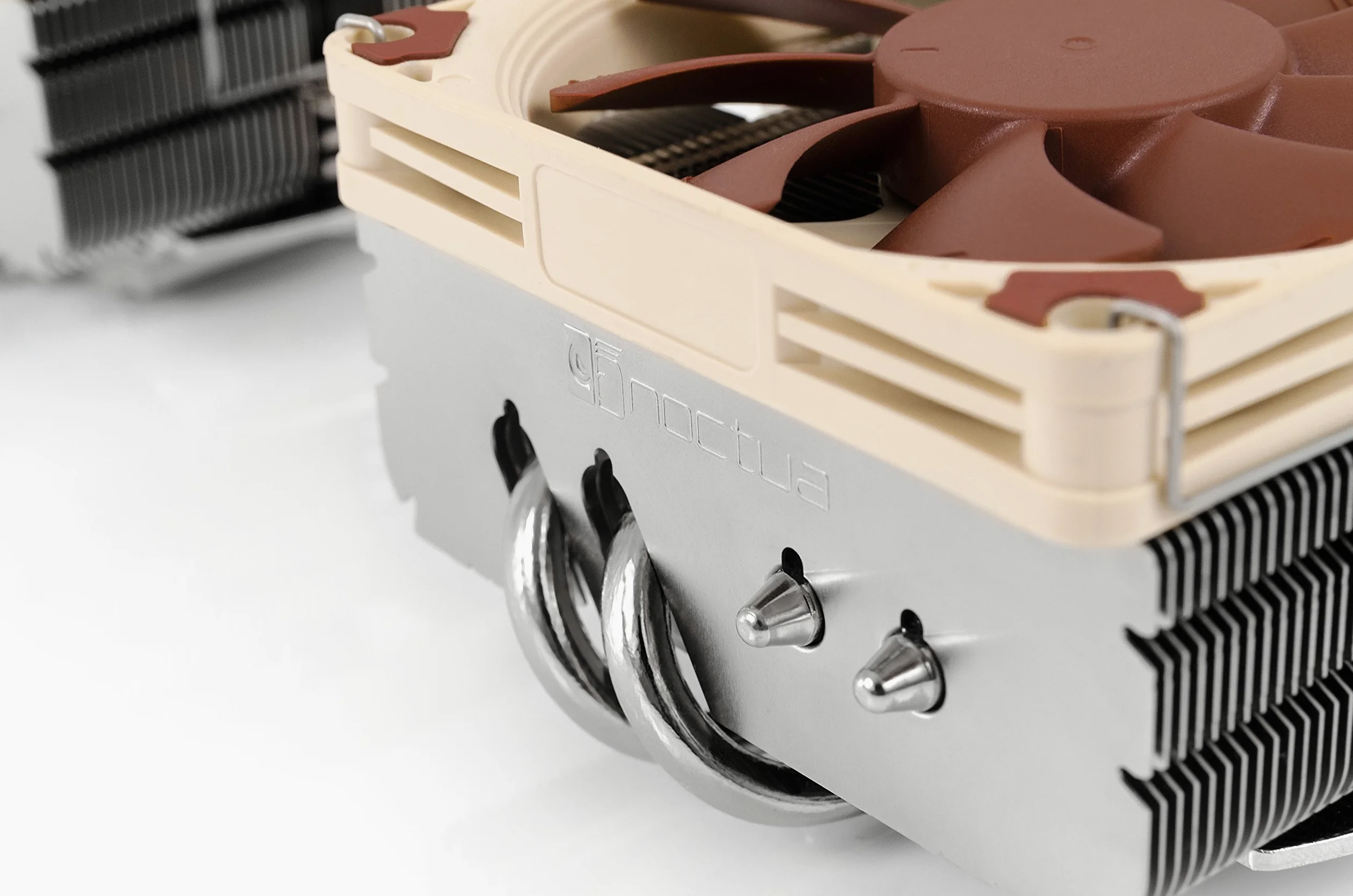 Noctua NH-L9x65, Dissipatore di Calore a Basso Profilo di Qualità Premium per CPU (Marrone)