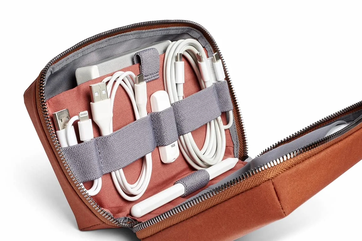 Bellroy Tech Kit, borsa con cerniera per accessori tecnologici (powerbank, caricabatterie del telefono, cavi, auricolari) - Bronze