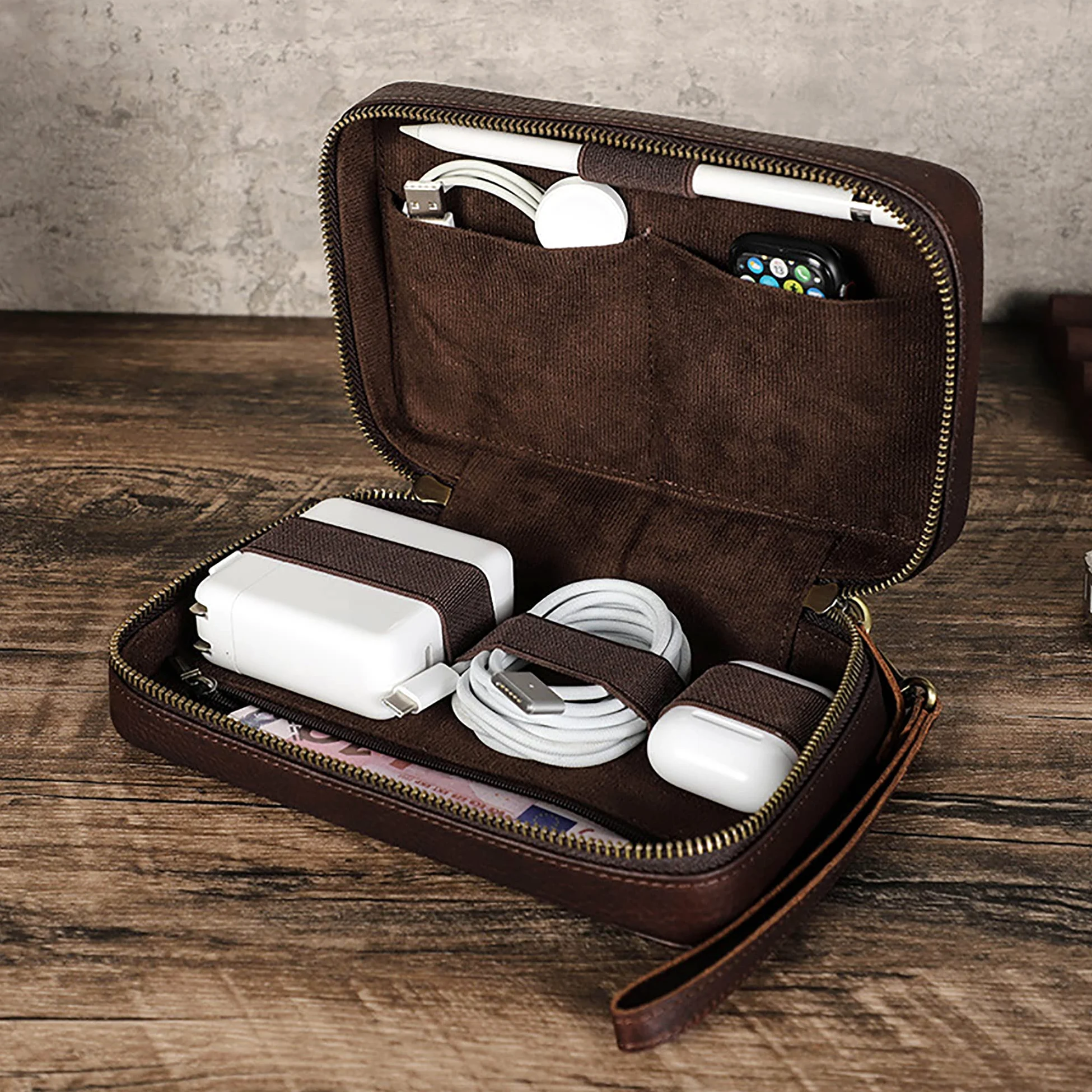 Organizer da viaggio in vera pelle per cavi USB, schede SD, caricabatterie, passaporto, contanti, telefono, orologio, penna elettronica
