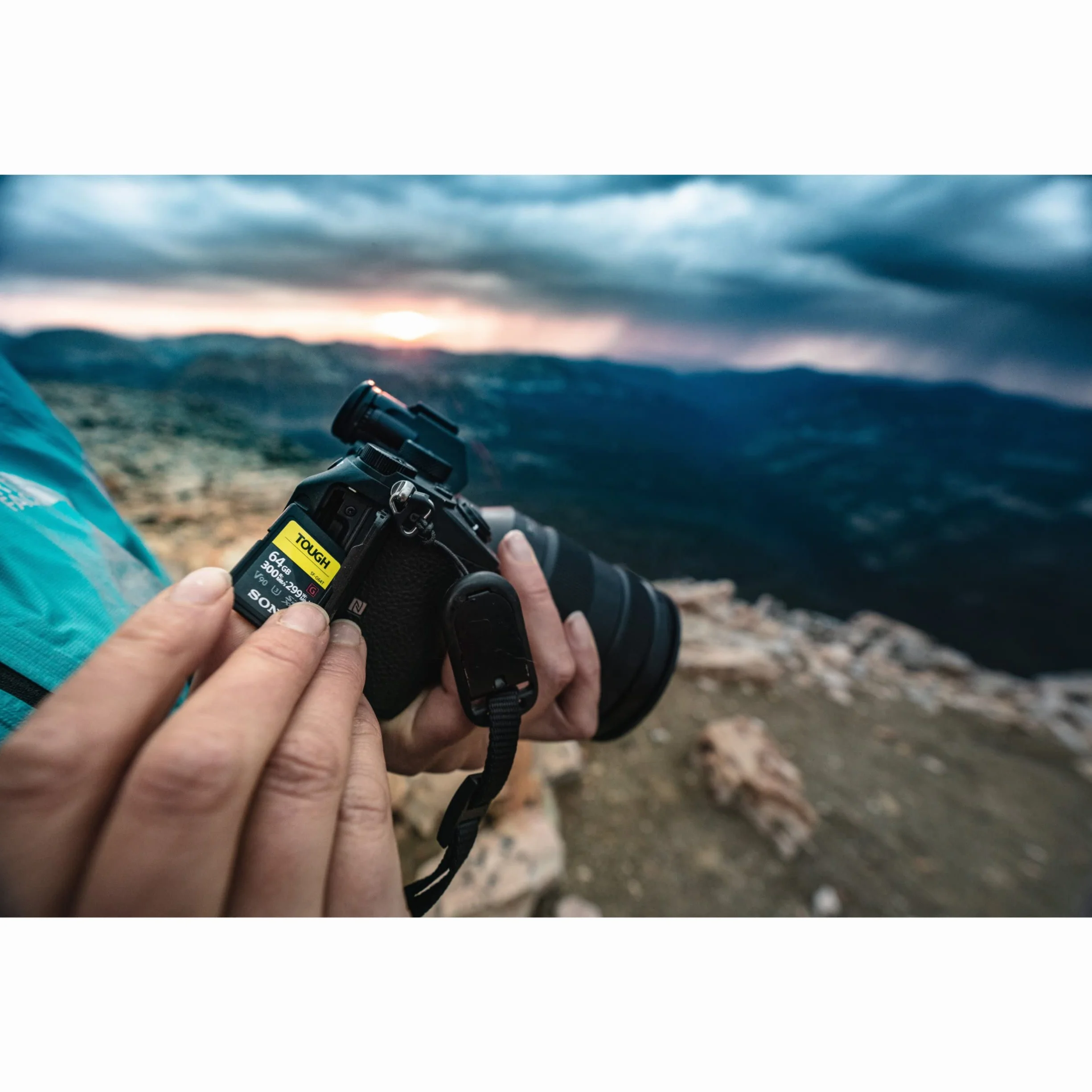 Sony SDXC Pro Tough 128GB – Scheda di memoria Class 10 UHS-II U3 (Resistente agli urti, impermeabile, ad alta velocità di scrittura, ideale per video 4K, compatibile con dispositivi UHS-II)