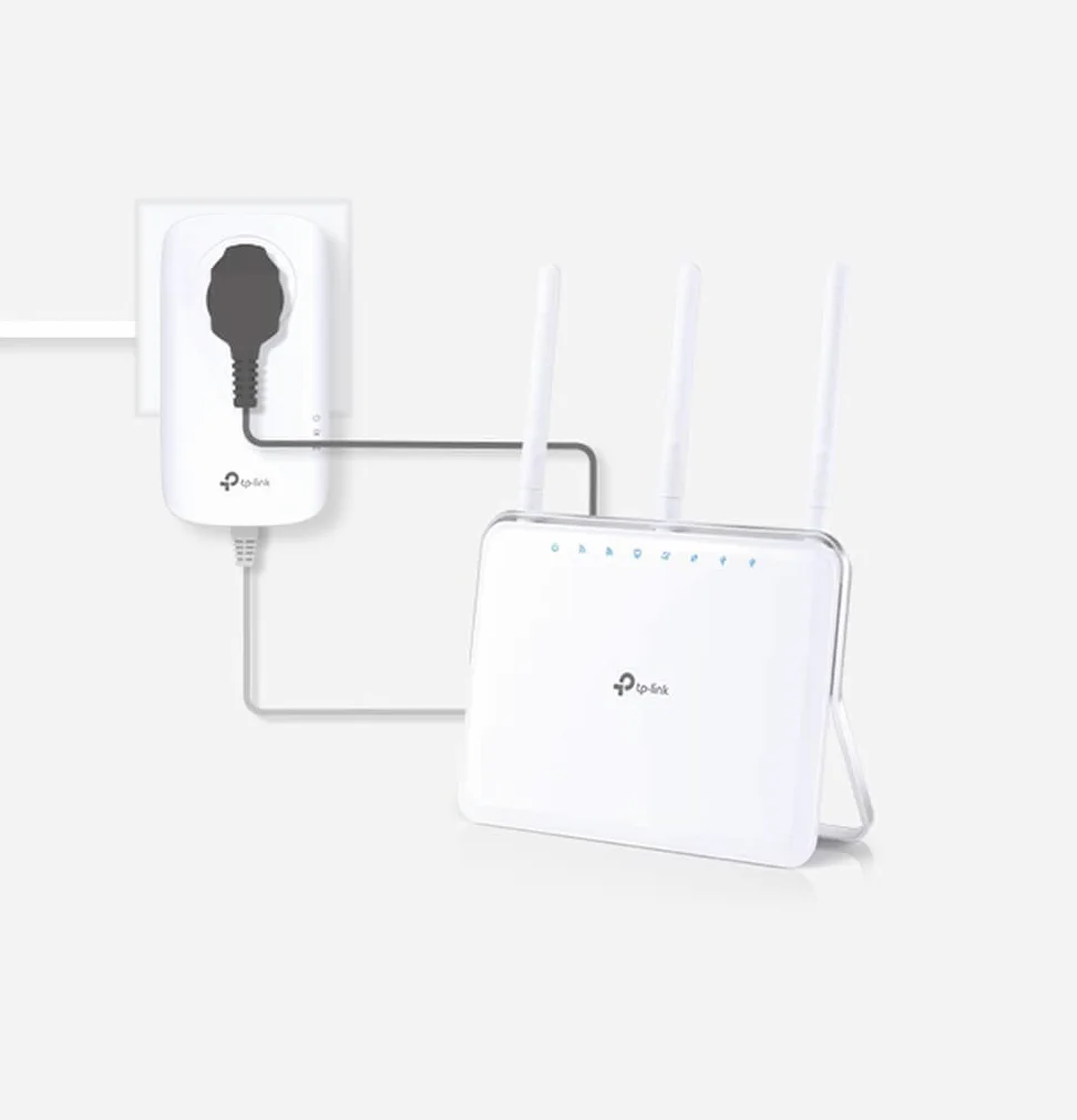 TP-Link TL-PA8010P KIT Powerline AV1300 con porta Gigabit e Schuko presa elettrica integrata, Plug & play, non richiede alcuna configurazione, Bianco