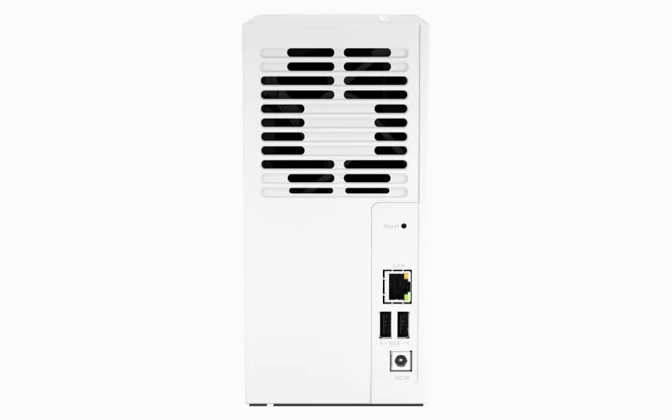 Qnap TS-233 ARM 4 core Cortex-A55 2,0 GHz, 2 GB onboard (non espandibile), pacchetto da 4 TB con 2 dischi rigidi da 2 TB