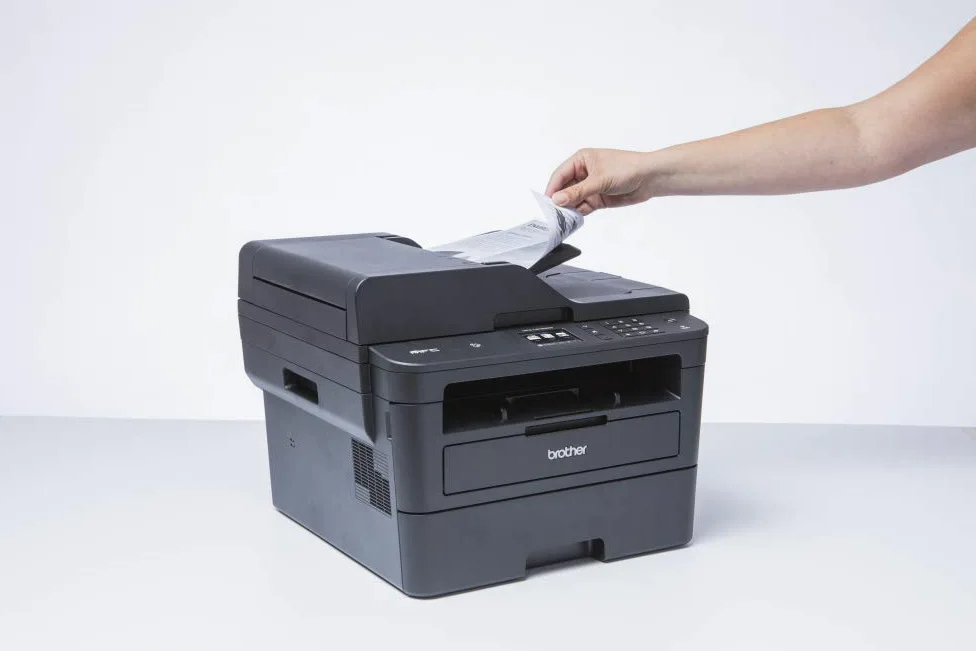 Brother MFC-L2750DW Stampante Multifunzione Laser 4 in 1 Bianco e Nero, Velocità di Stampa 34 ppm, Scheda di Rete Cablata, Wi-Fi, NFC, Fronte-Retro Automatico, ADF da 50 Fogli, Display Touchscreen