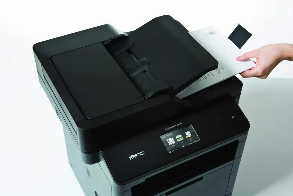Brother MFCL5700DN Stampante Multifunzione Laser con Fax, Bianco e Nero, Velocità di Stampa 40 ppm, Rete Cablata (no Wi-Fi), Stampa Fronte/Retro Automatica, Display Touchscreen a Colori da 9.3 cm