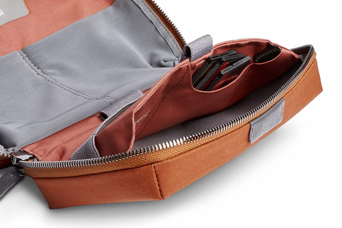 Bellroy Tech Kit, borsa con cerniera per accessori tecnologici (powerbank, caricabatterie del telefono, cavi, auricolari) - Bronze