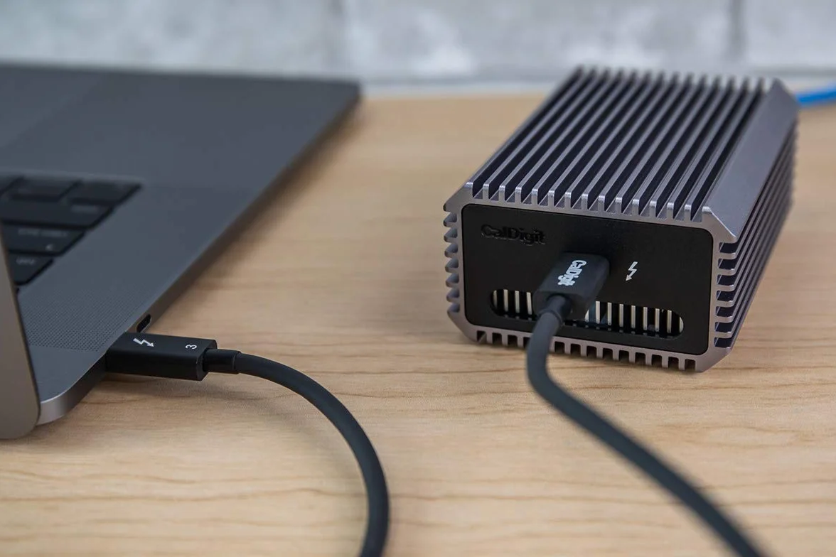 CalDigit Connect 10G - Adattatore Ethernet da 3 a 10 Gb Thunderbolt per Mac e PC