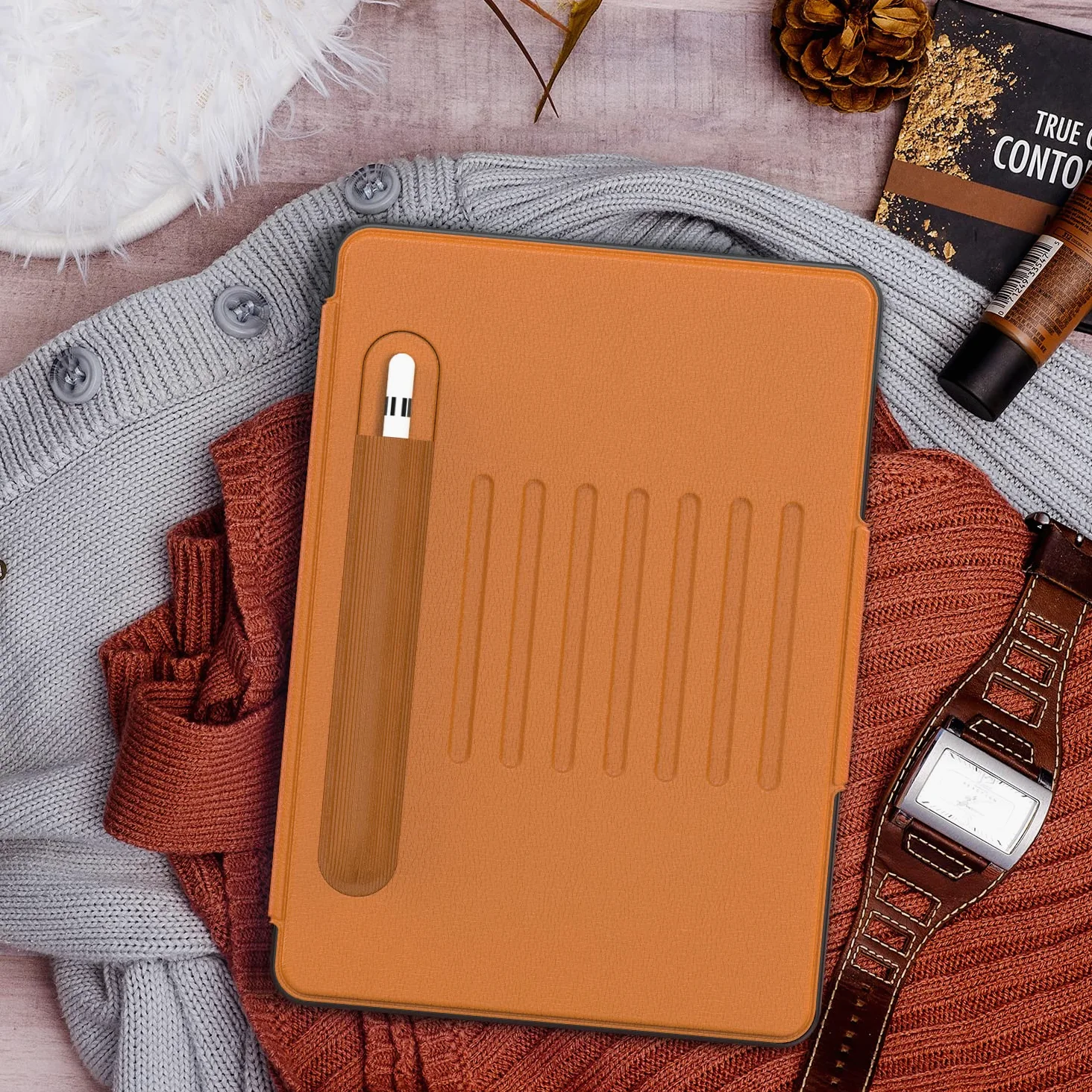 DAORANGE Custodia per iPad 9a/ 8a/ 7a Generazione 10.2 Pollici, Cover in PU-Pelle a Protezione Completa con 7 Angoli Regolabili Magnetico, Tasca per Pencil, Funzione Auto Svegliati/Sonno(Marrone)