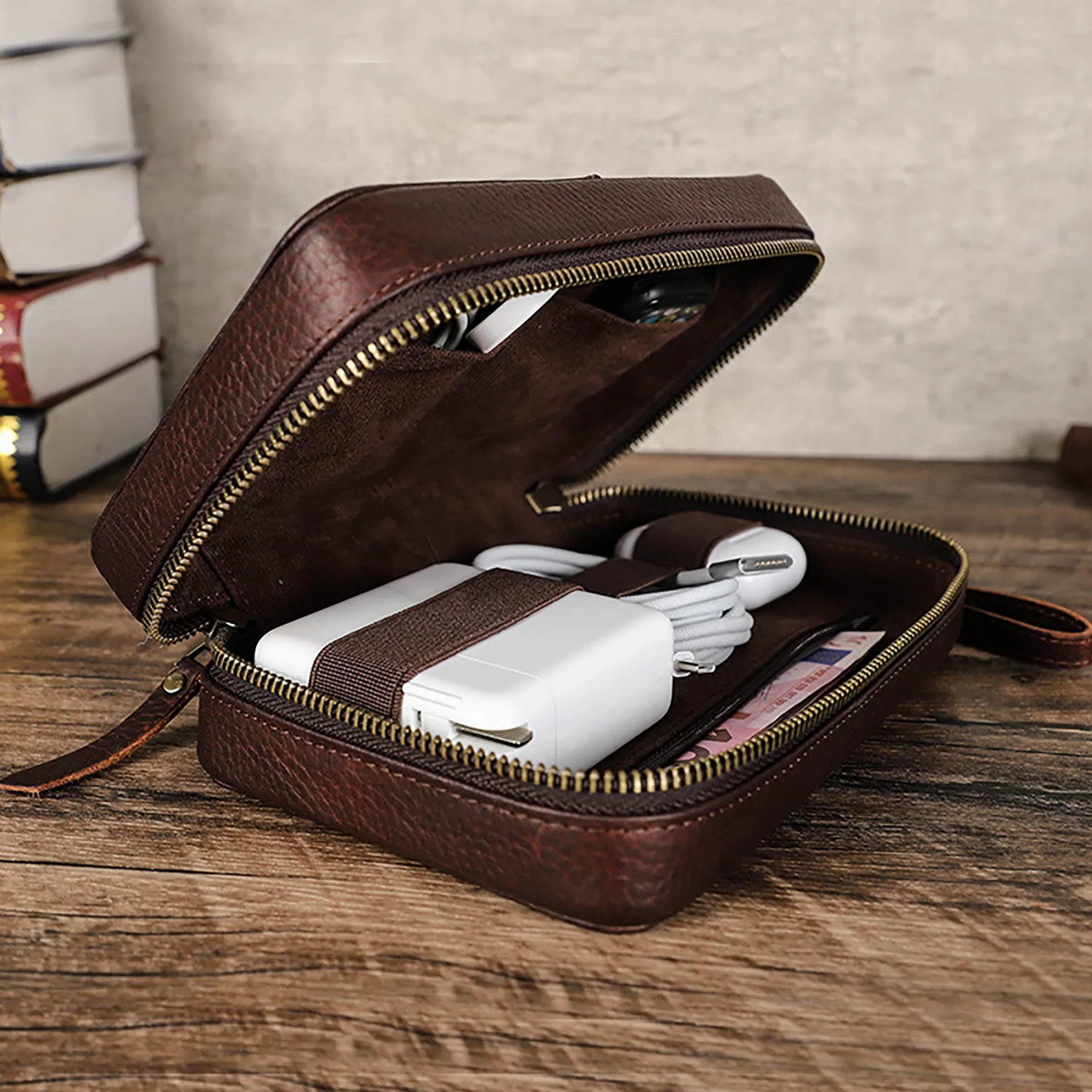 Organizer da viaggio in vera pelle per cavi USB, schede SD, caricabatterie, passaporto, contanti, telefono, orologio, penna elettronica