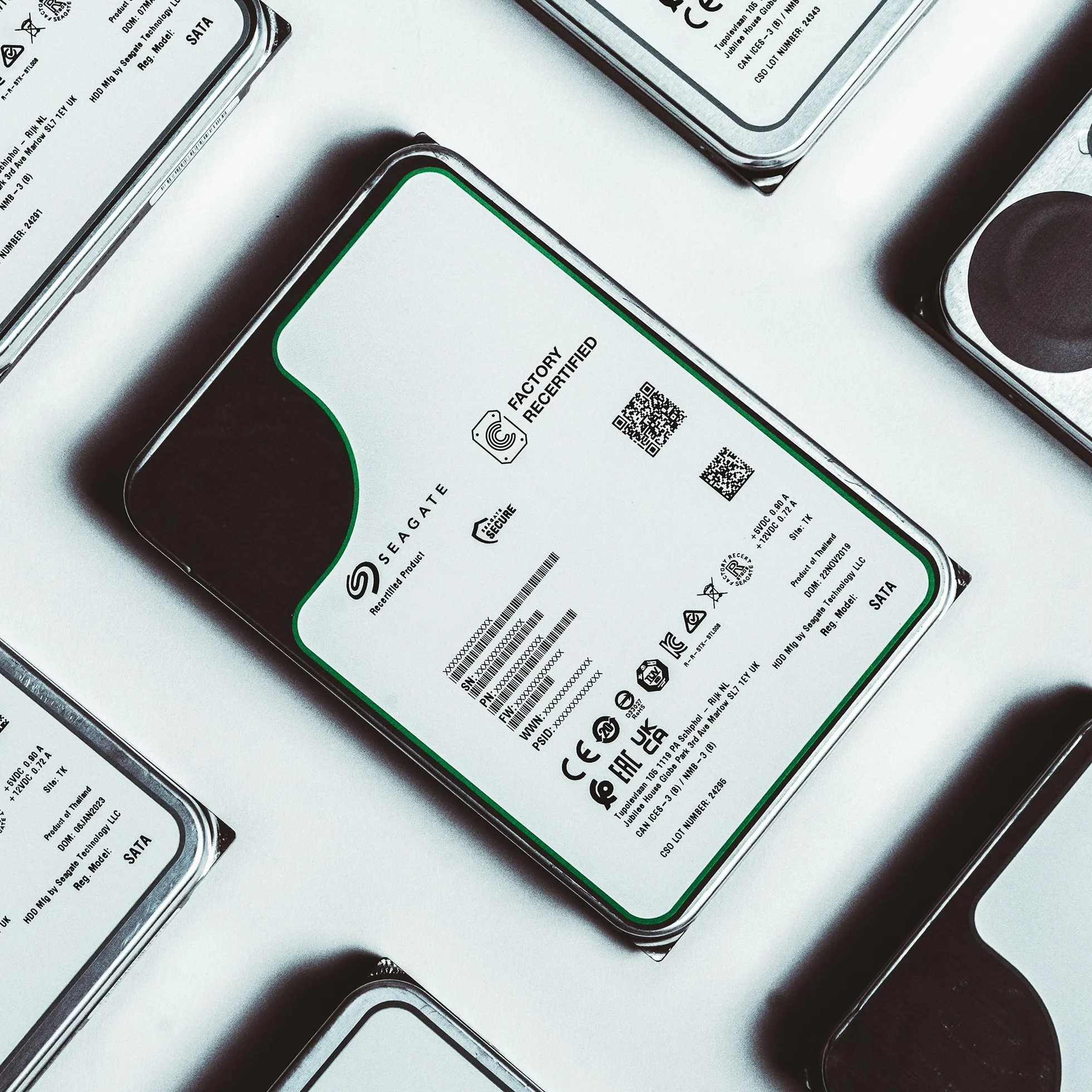 Seagate Exos ST28000NM000C - Disco rigido interno da 28 TB, 3,5", SATA 6 Gb/s 7200RPM, cache 512 MB (Ricondizionato)