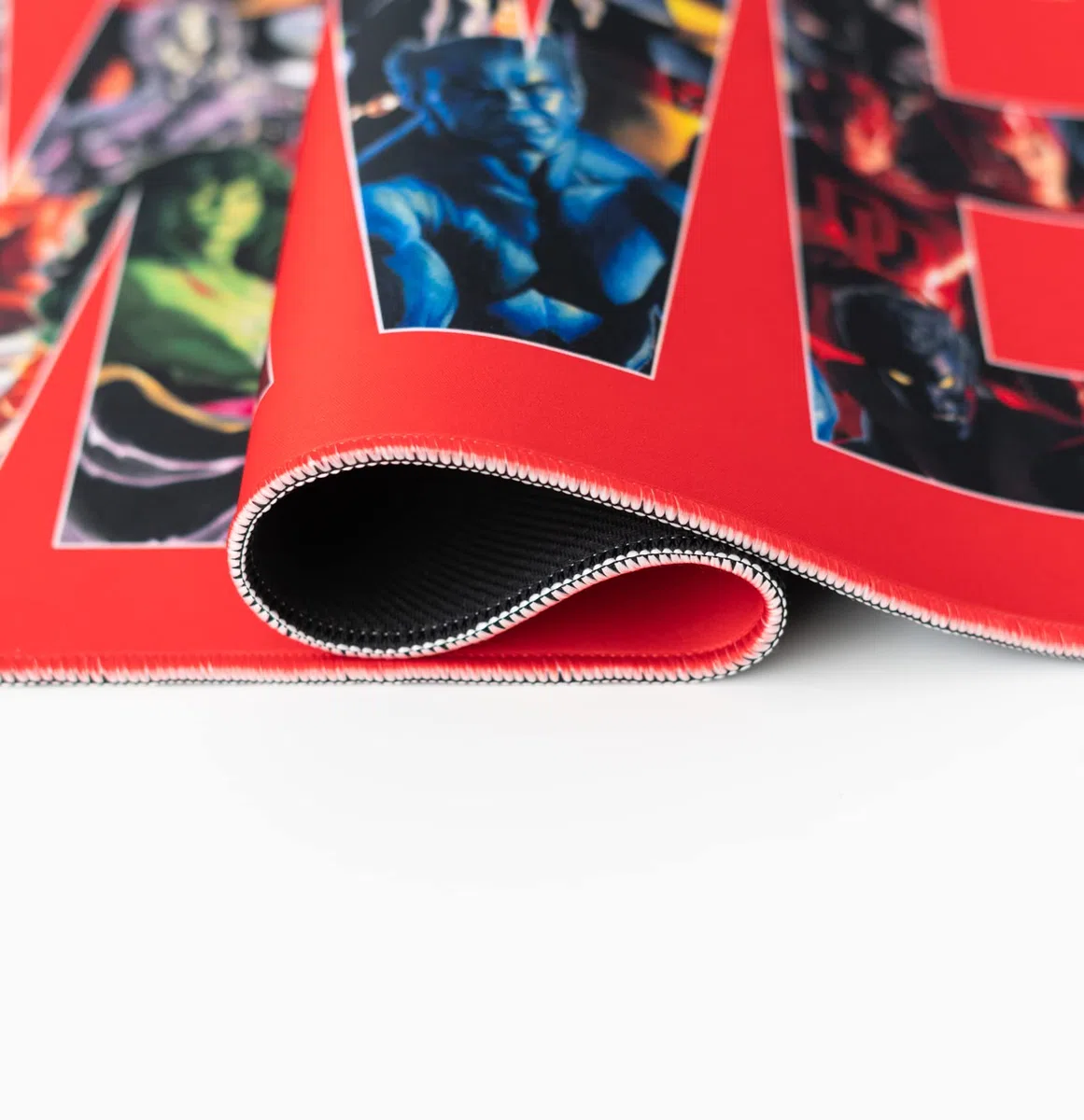 Grupo Erik: Tappetino Mouse Avengers | Tappetino mouse Marvel XXL, base antiscivolo, 100% waterproof e con rifiniture di qualità, 80 x 35 cm, Tappetino Gamer