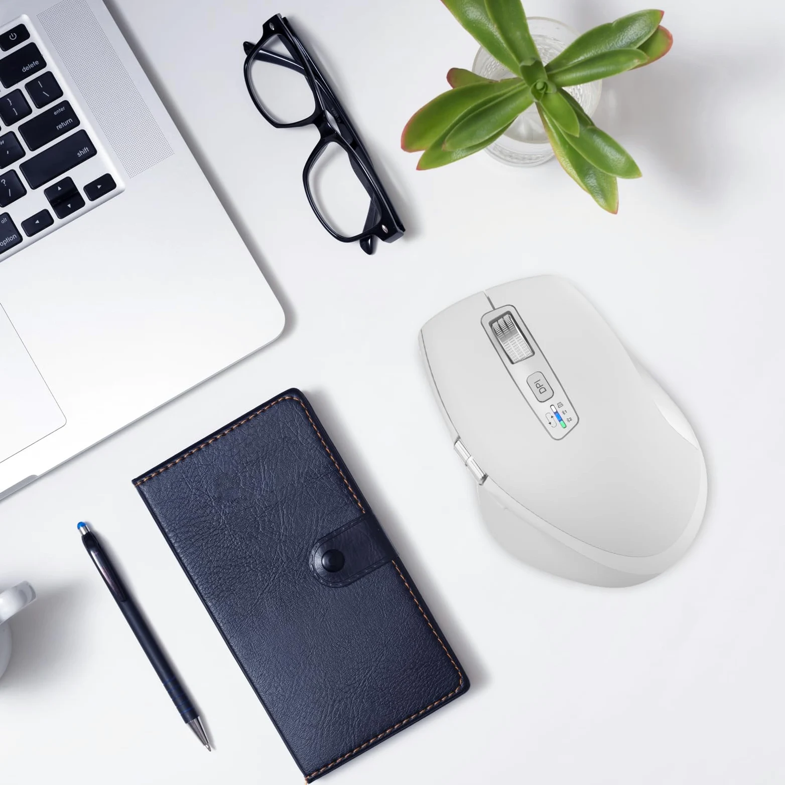 INFINMIND Mouse Bluetooth Senza Fili con Smart Flying Scroll, Rotellina ergonomica per il pollice, silenzioso per 3 dispositivi - Compatibile con Windows/Mac OS/Chrome/Android (Bianco)