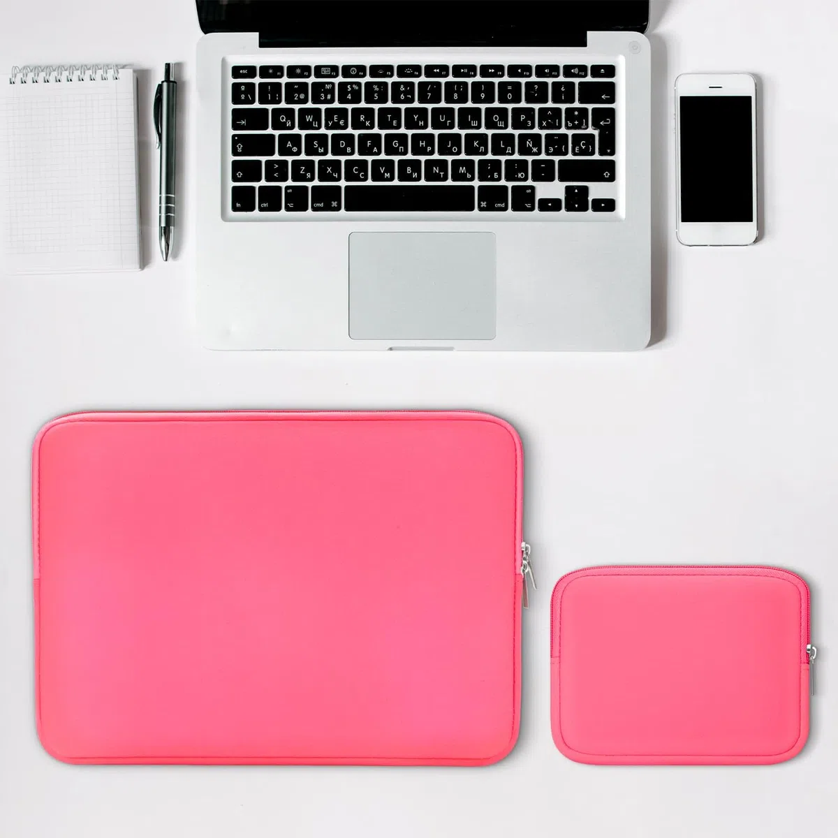 RAINYEAR Custodia imbottita con fodera morbida per laptop da 14 pollici, con tasca porta accessori per MacBook Air da 15 pollici M2 M3 M4 M5 e Notebook Chromebook da 14 pollici, Rosa Brillante
