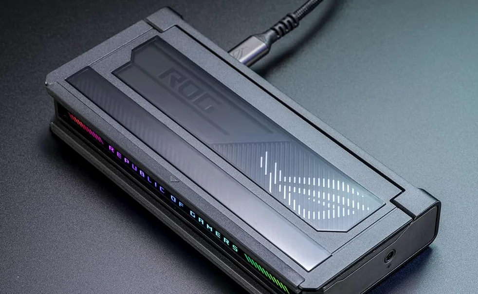 ROG BULLWARK Dock / DG300, Docking Station 7 in 1, HDMI 2.1 8K/4K, 3 USB-A 10Gbps, USB-C 100W, Ethernet, RGB, Nero