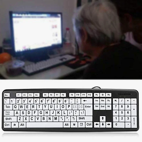 banapoy Tastiera per Computer con Stampa Grande, Tastiera USB Cablata Full Size a 104 Tasti con Tasti Bianchi con Stampa Grande per Anziani Ipovedenti Ipovedenti(Nero)