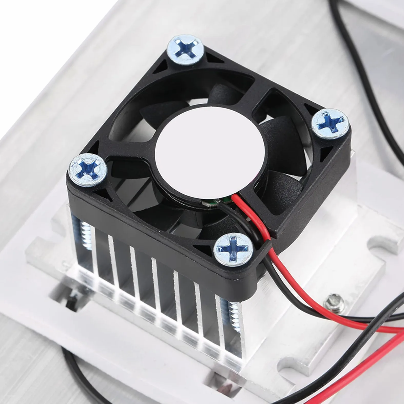 Dispositivo di Raffreddamento a Semiconduttore Termoelettrico 12V 12A per Mini Frigorifero e Aria Condizionata