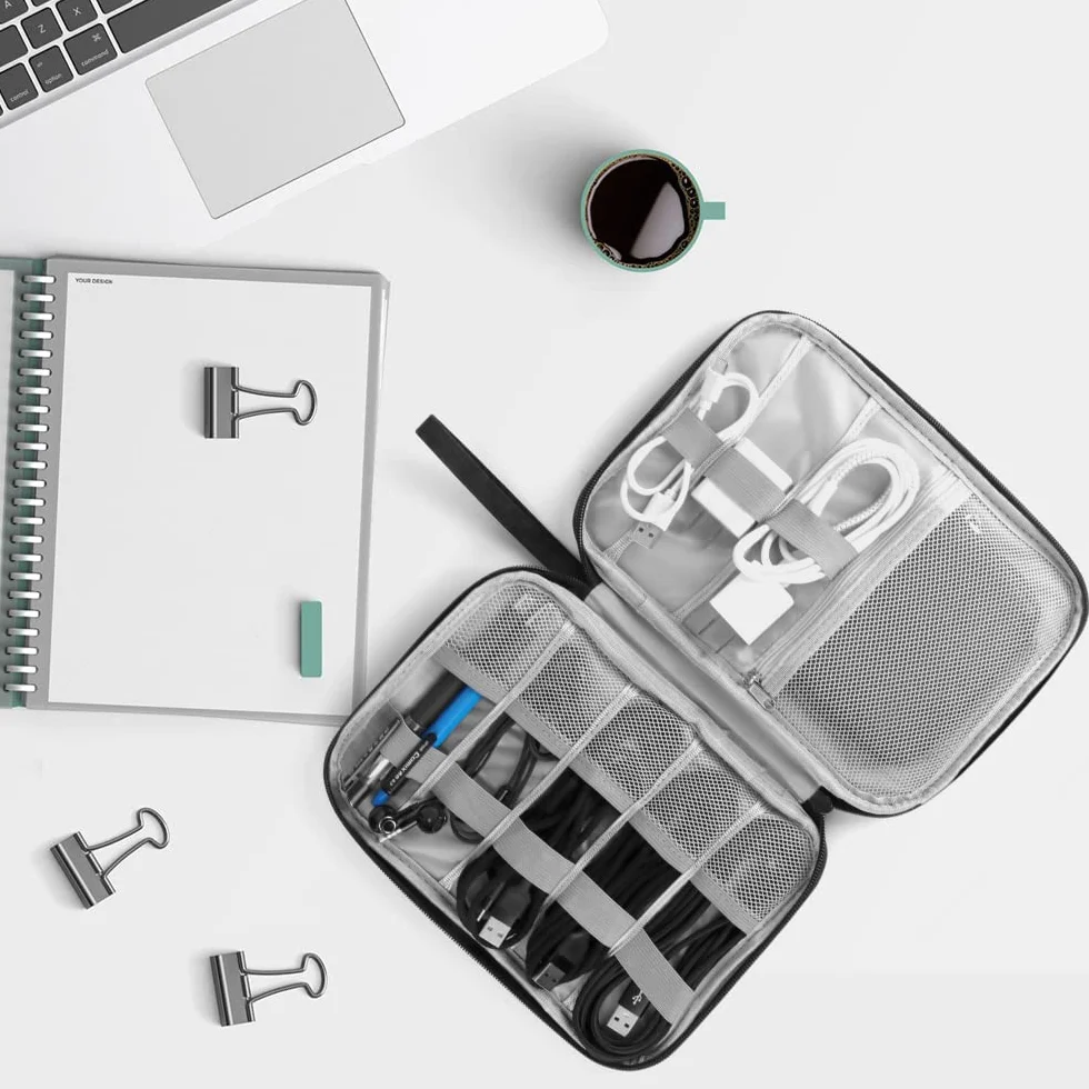HCFGS Organizer Cavi, Borsa da Viaggio Custodia Cavi Resistente All'acqua Borsa da Piccoli con Braccialetto Pochette Antiurto per Cavi USB, Schede SD, Caricabatterie, Hard Disk (Nero)