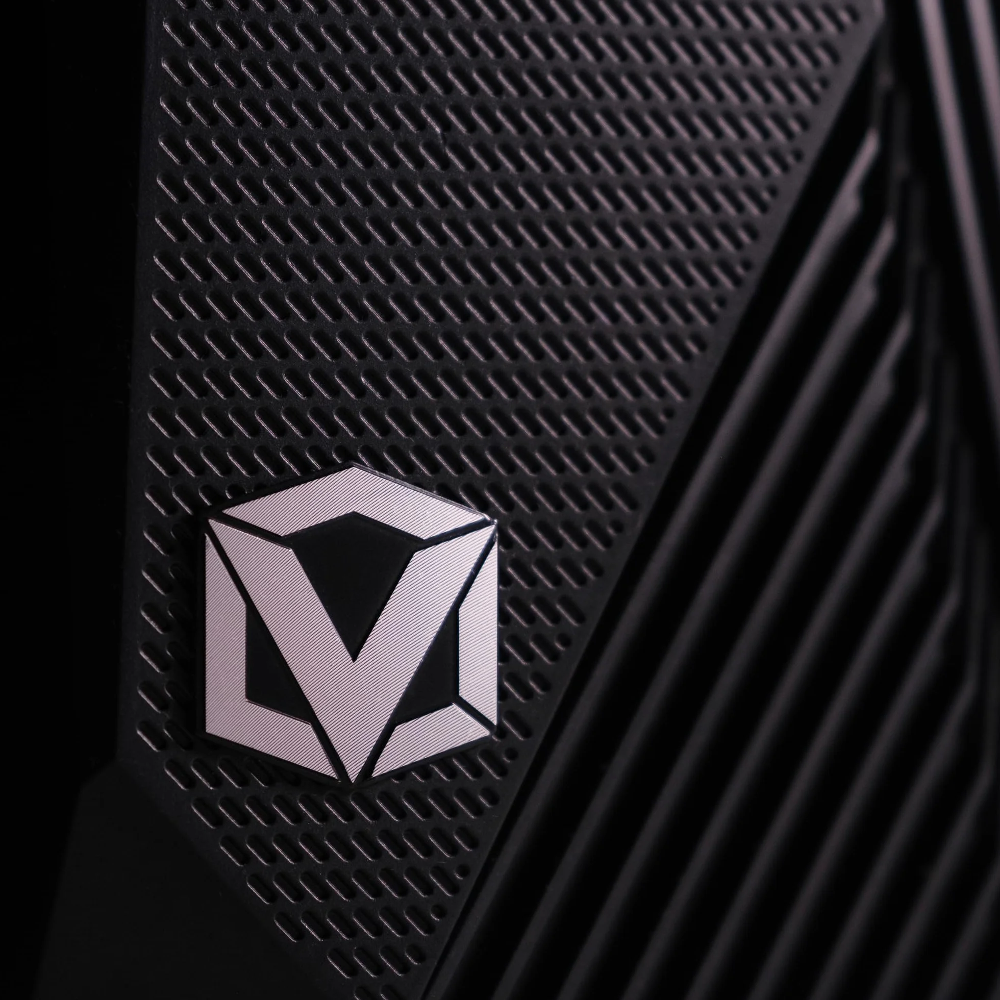 Vibox I-28 PC Gaming Completo • Schermo da 22 pollici • AMD Ryzen 3 3200G 4 cores • Radeon Vega 8 • 16GB RAM • 500GB SSD • Windows 11 • WiFi 6 + Bluetooth 5.4