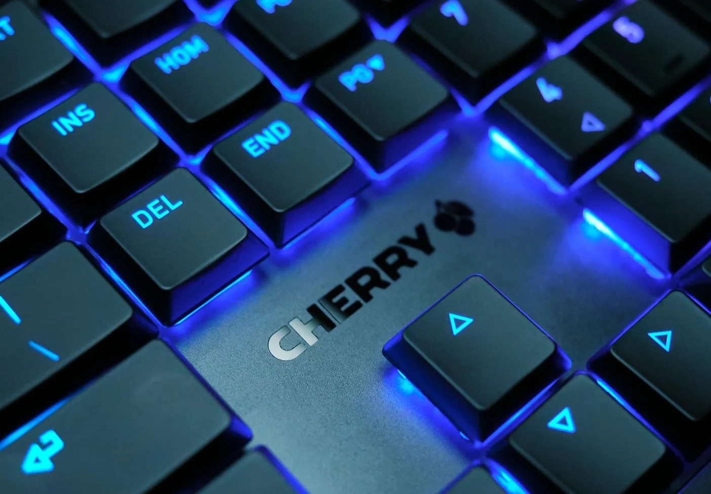 CHERRY MX 10.0N RGB, Tastiera Gaming Meccanica Piatta, Layout per il Regno Unito (QWERTY), Con Filo, Interruttori Originali MX LOW PROFILE RGB SPEED, Nero