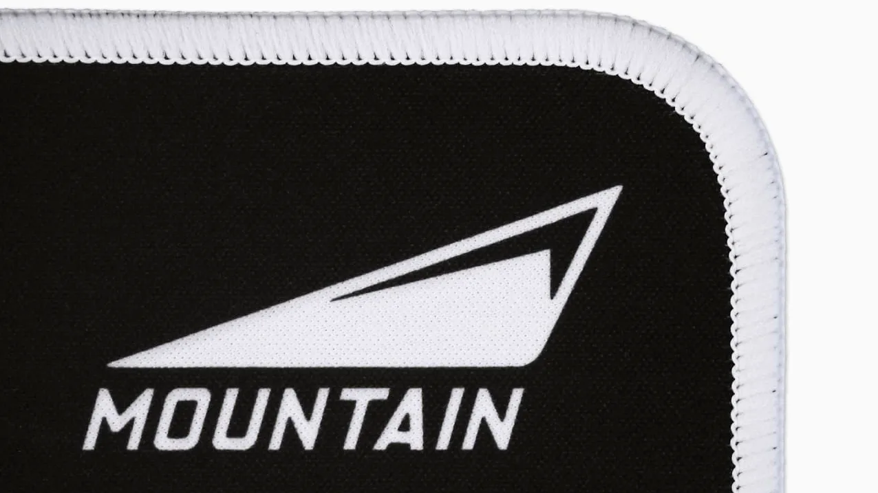 Mountain Glacier XL - Tappetino per mouse da gaming, con superficie morbida ottimizzata e impermeabile, bordi trapuntati e fondo gommato antiscivolo