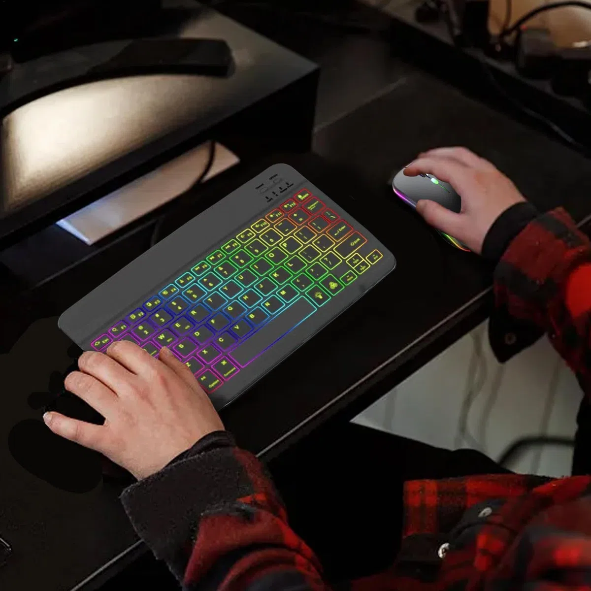 Tastiera wireless e retroilluminazione del - 2 modalità di luce tastiera con set di RGB a 7 colori | Tastiera ergonomica e combo del per laptop, PC e tablet, elegante e funzionale pe