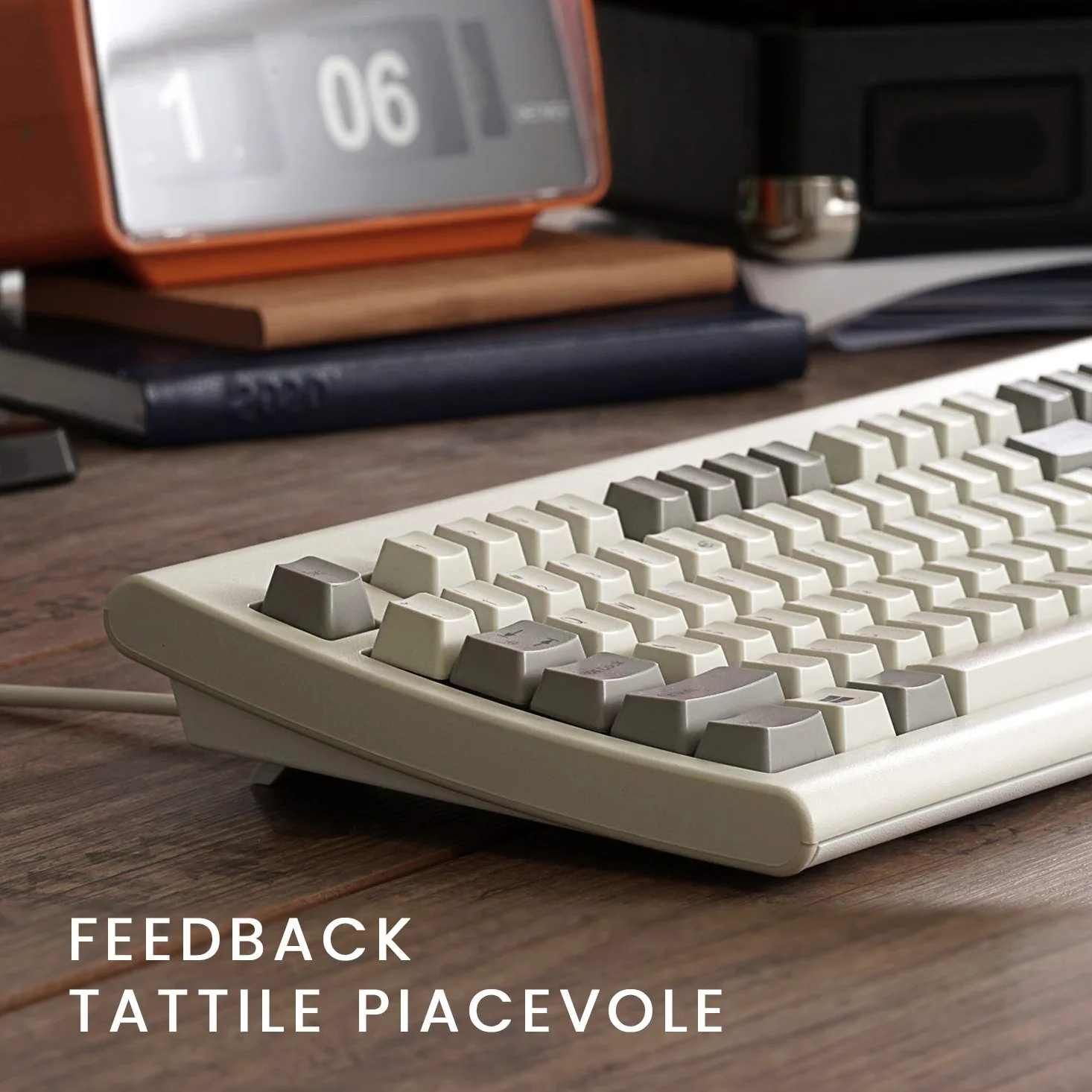 Perixx PERIBOARD-106M, Tastiera USB cablata grandezza standard, tasti ergonomici curvi, Classic Retro, Layout Italiano
