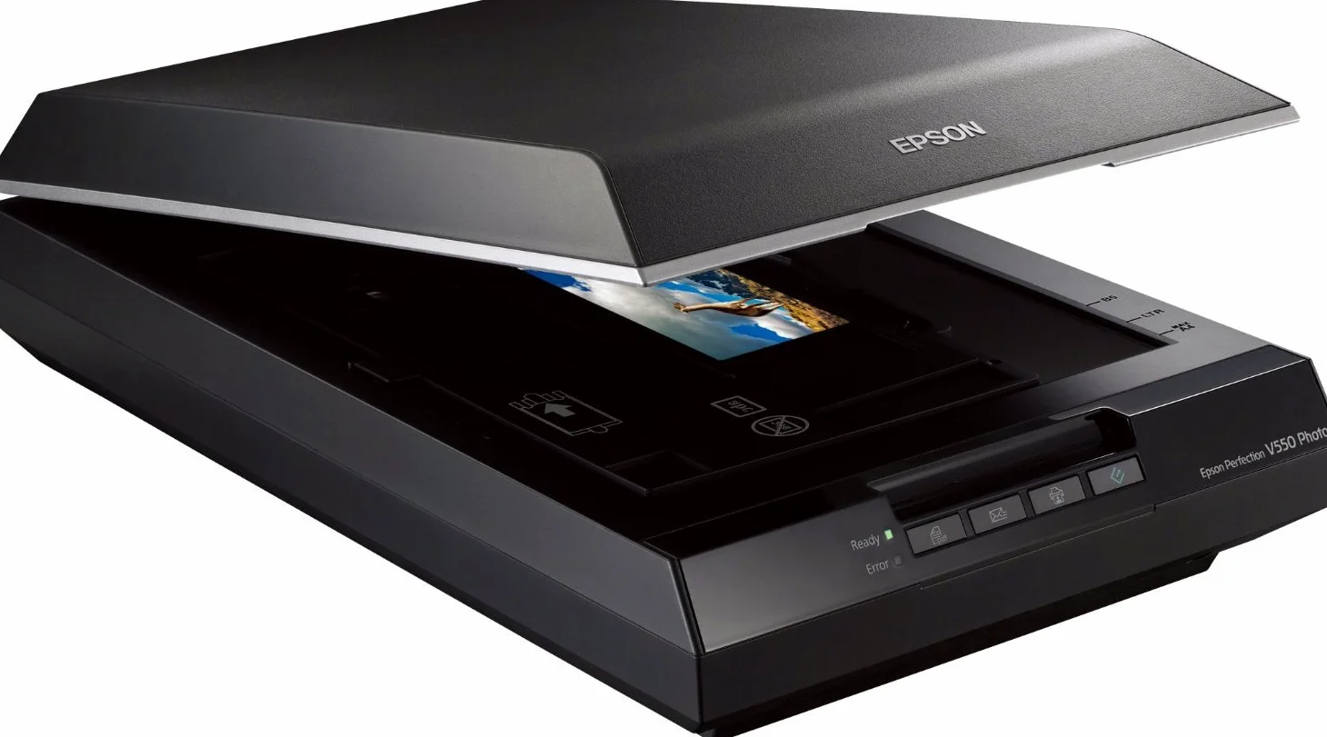 Epson Perfection V550 Photo, Scanner A4, Digital ICE per Pellicole, Lettore Negativi/Positivi, Scansione su Cloud, Risoluzione 6.400 dpi