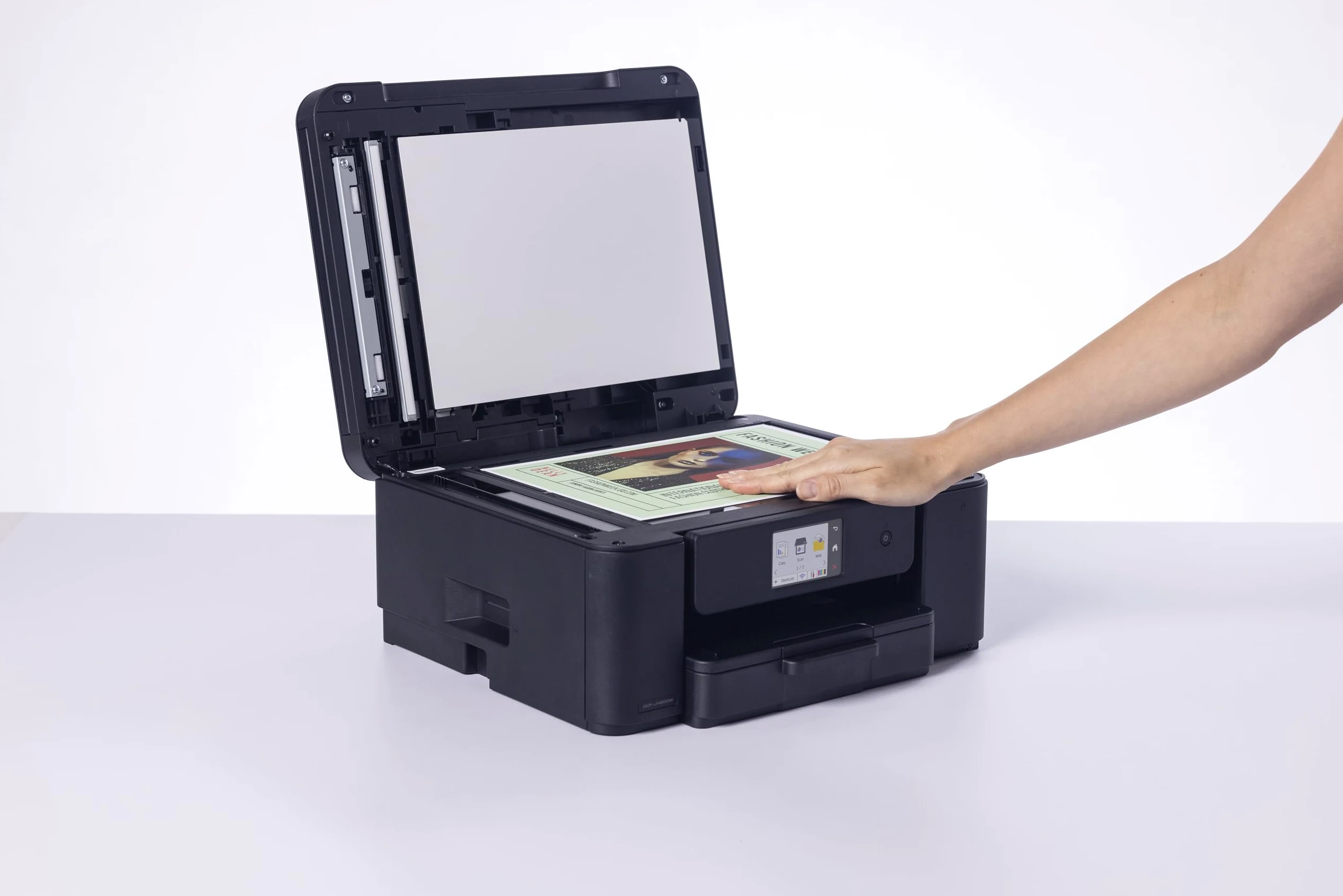 Brother DCPJ1460DW |Multifunzione inkjet a colori | 16 ipm |Duplex in stampa |Touchscreen 6.8 cm |Cassetto 150 e ADF 20 fogli |WiFi e USB |Stamp e Scan mobile|Cartucce inbox da 200 pag