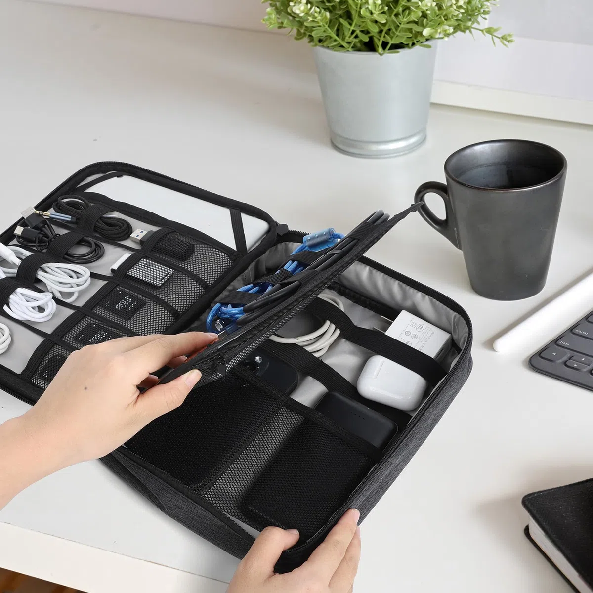 Cozary Organizzatore di Cavi, Organizer Viaggio per Accessori Elettronici, Organizer Cavi, Doppio Scomparto con 5 Cinghie, per Cavi USB, Schede SD, Caricabatterie, Disco Rigido