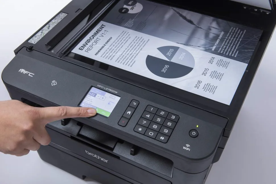 Brother MFC-L2750DW Stampante Multifunzione Laser 4 in 1 Bianco e Nero, Velocità di Stampa 34 ppm, Scheda di Rete Cablata, Wi-Fi, NFC, Fronte-Retro Automatico, ADF da 50 Fogli, Display Touchscreen