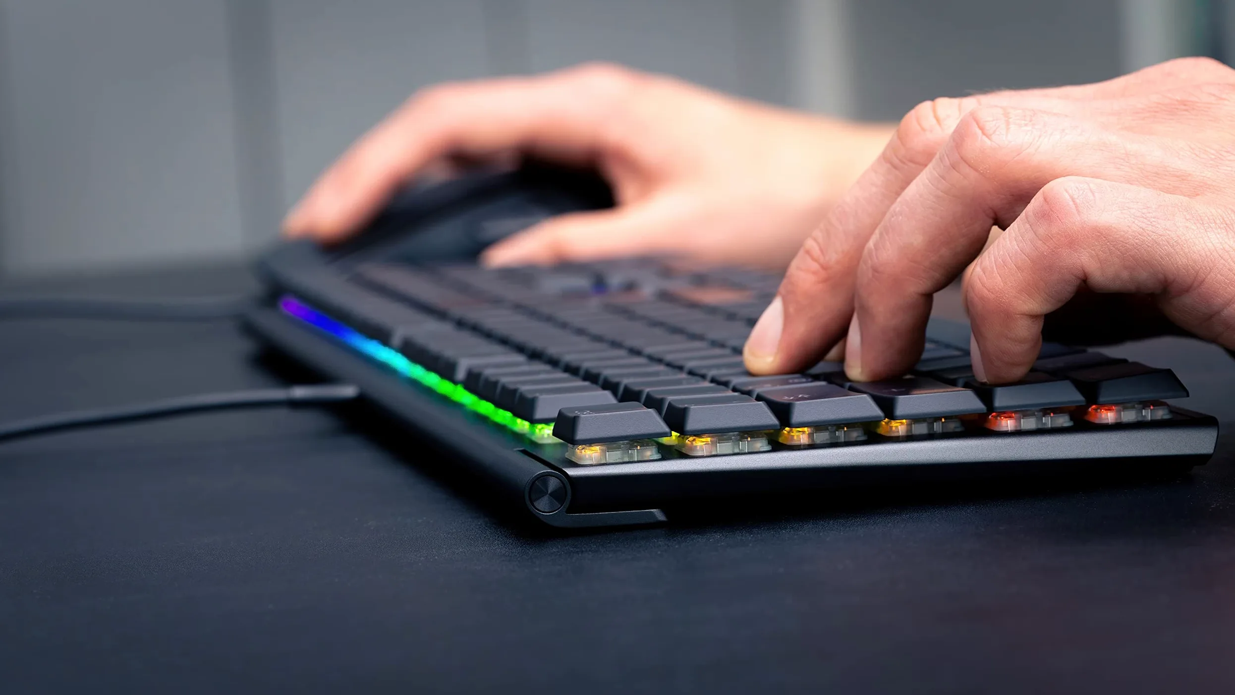 CHERRY MX 10.0N RGB, Tastiera Gaming Meccanica Piatta, Layout per il Regno Unito (QWERTY), Con Filo, Interruttori Originali MX LOW PROFILE RGB SPEED, Nero
